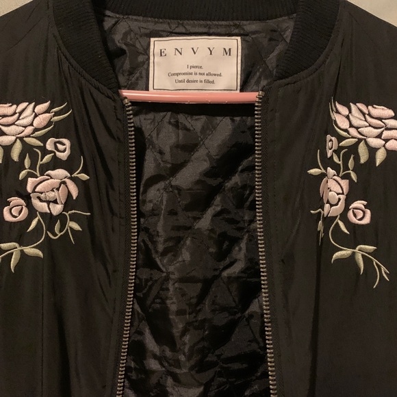 Bomber jacket floral embroidery - Picture 4 of 11